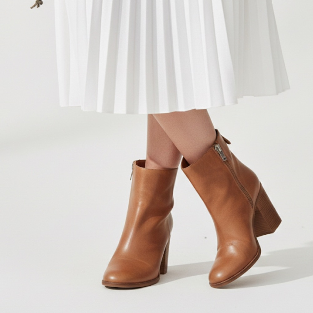 Rag and Bone Tan Leather Round Toe Ankle Boots 3.5” Chunky Heel size 10